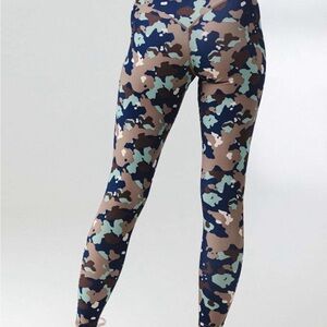 Balance Athletica ascend legging in ocean breeze camo size medium
